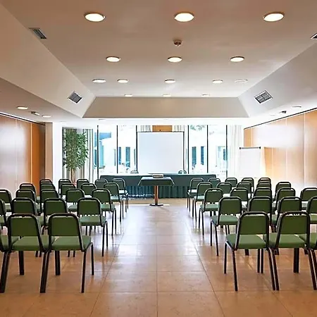 ホテル Leziria Parque 4*